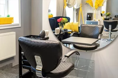 عکس فضای داخلی یک سالن زیبایی با طراحی مدرن و دلنشین