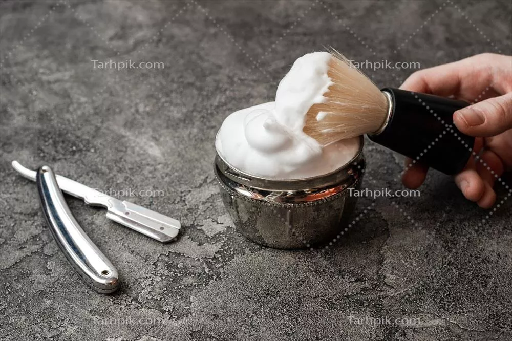 عکس ابزارهای اصلاح صورت بر روی زمینه ای خاکستری و زیبا