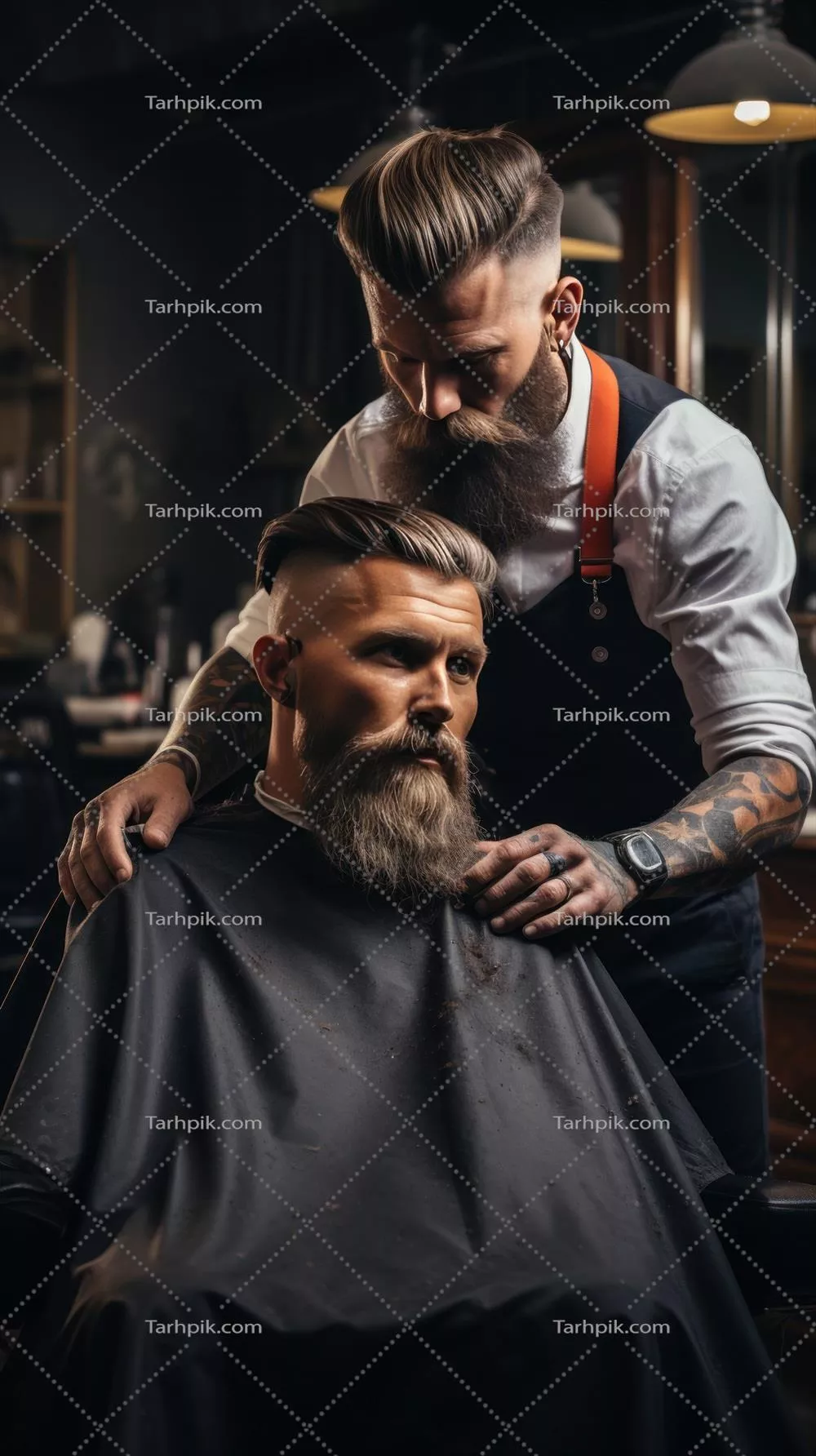 عکس آرایشگر در حال اصلاح و مرتب کردن ریش مرد با ماشین اصلاح