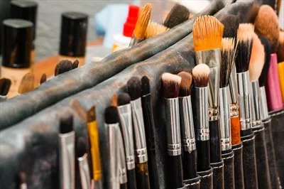 عکس راهنمای جامع انتخاب و استفاده از برس های آرایشی و زیبایی