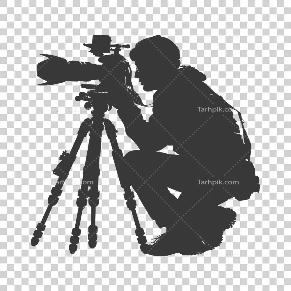 عکس دوربری سایه ای از یک فیلم بردار در حال کار با دوربین به رنگ سیاه