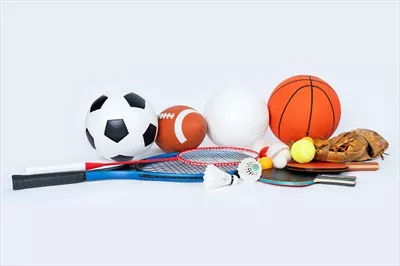 عکس تجهیزات ورزشی متنوع بر روی پس زمینه سفید با کیفیت بالا