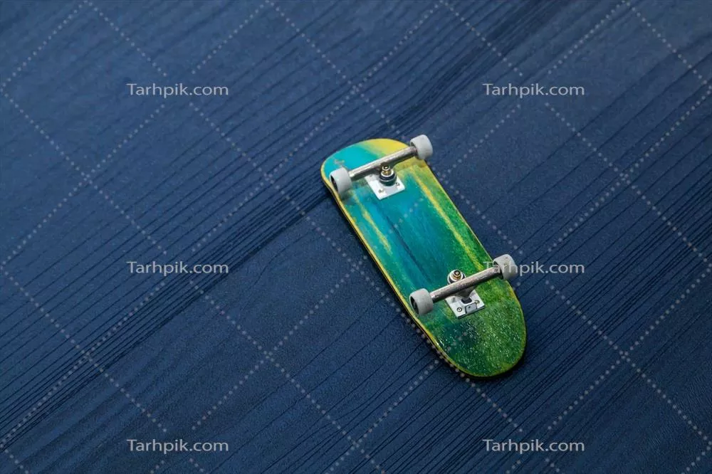 عکس فینگر بورد: اسکیت بورد کوچک برای بازی کودکان و نوجوانان با انگشتان