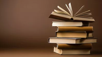 عکس مجموعه ای از کتاب ها بر روی زمینه قهوه ای برای روز جهانی کتاب