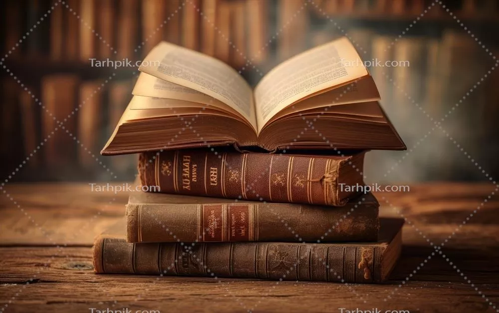 عکس کتاب قدیمی باز شده بر روی میز: یک تصویر جذاب از تاریخ و ادبیات