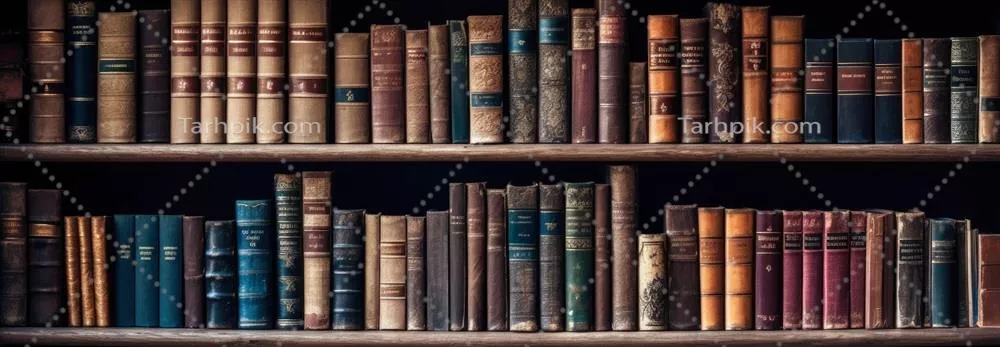 عکس کتابخانه چوبی قدیمی با کتاب های کهنه در یک تصویر افقی زیبا