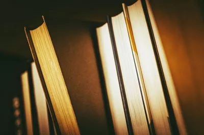 عکس راهنمای جامع انتخاب کتاب مناسب برای هر سلیقه و سن