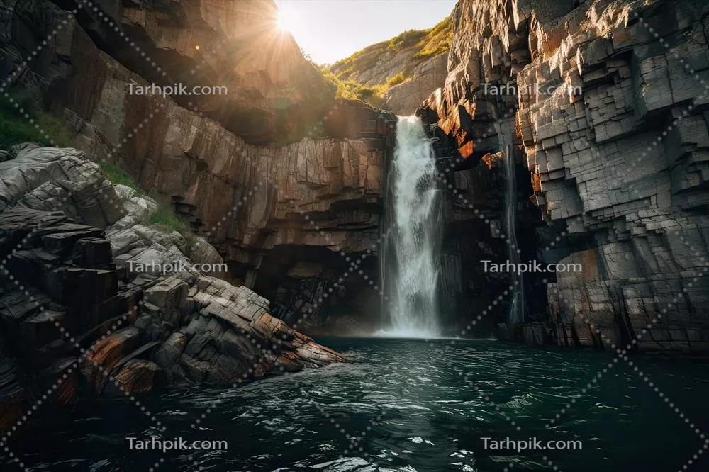 عکس منظره ای شگفت انگیز از آبشار با آسمان رنگارنگ در غروب آفتاب