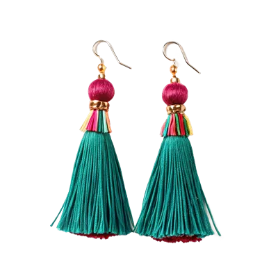 عکس دوربری گوشواره های دست ساز با طرح بوهمیایی و رنگ های آبی و صورتی زیبا
