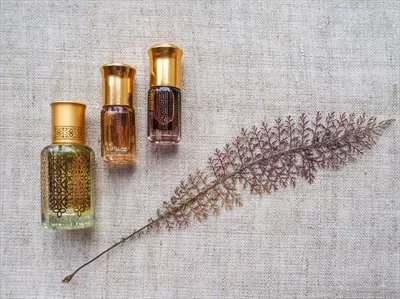 عکس عطر عربی عود در بطری مینیاتوری با طراحی زیبا و خاص