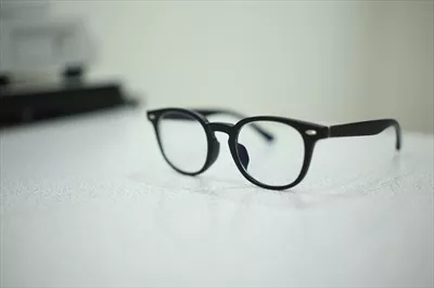 عکس نگاهی به دنیای عینک ها: انتخاب بهترین عینک برای شما در فروشگاه اپتیک