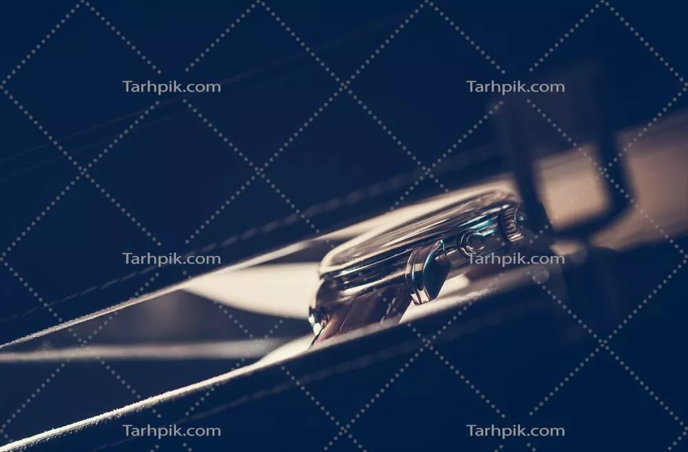 عکس ساعت مچی لوکس درون جعبه ای زیبا و نورانی با طراحی شیک