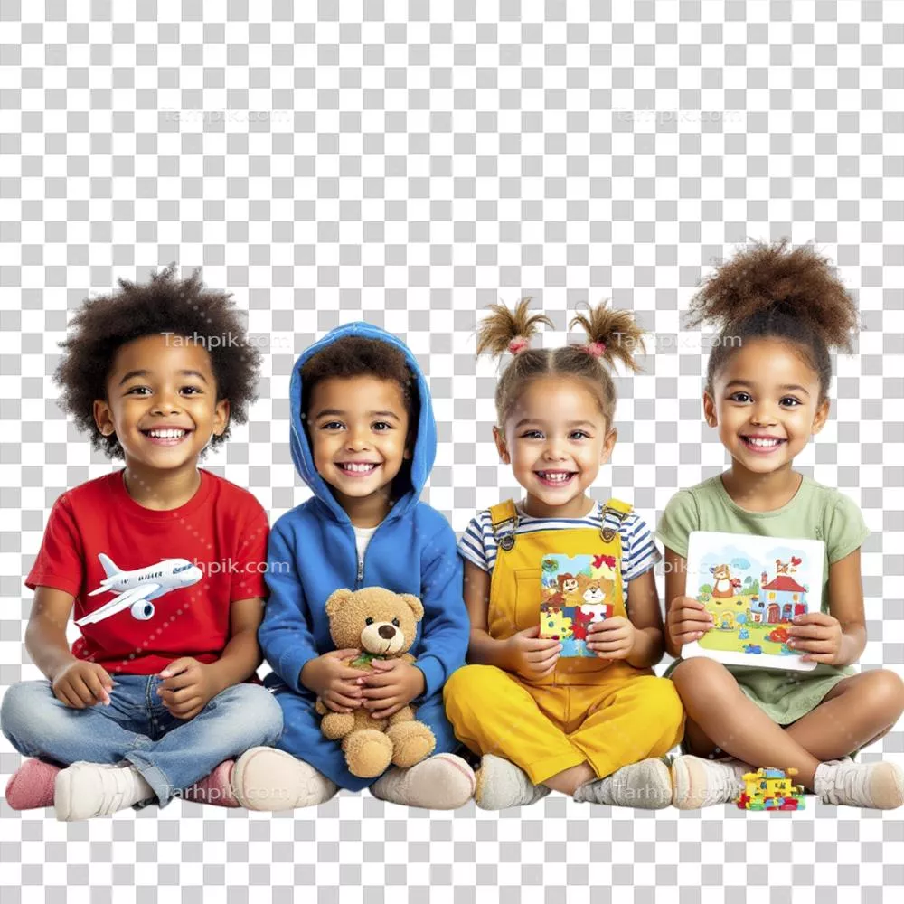 عکس دوربری چهار کودک در حال بازی با اسباب بازی ها بر روی زمین نشسته اند