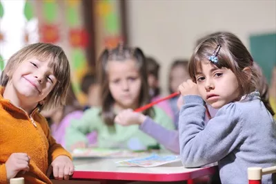 عکس تصاویری زیبا از کودکان پیش دبستانی در حال بازی و یادگیری