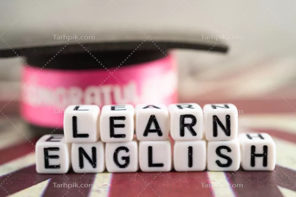 عکس یادگیری زبان انگلیسی با کتاب و پرچم بریتانیا: راهی نوین برای تسلط بر زبان