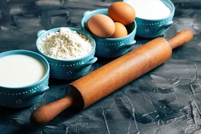 عکس مواد لازم برای پخت نان با استفاده از وردنه و تکنیک های حرفه ای