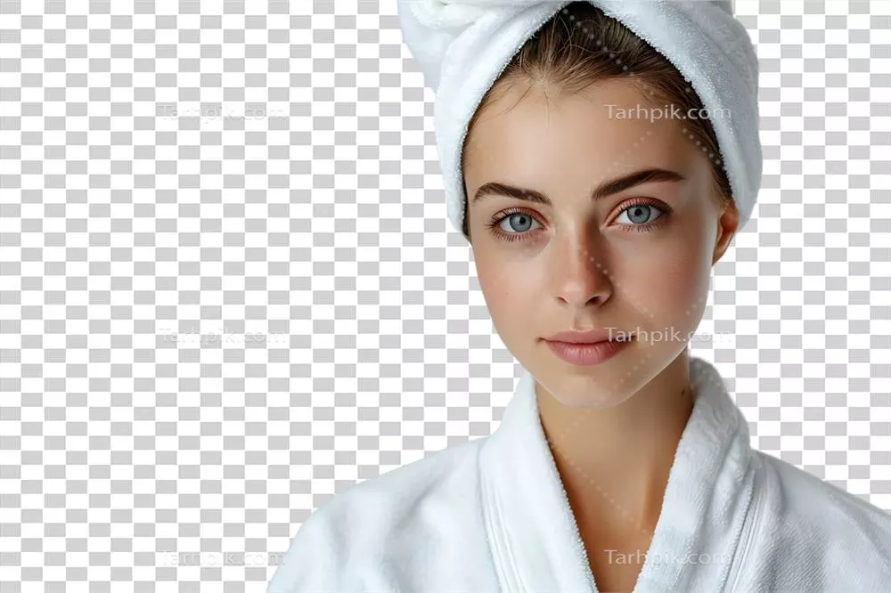 عکس دوربری زنی در لباس خواب سفید و حوله بر سر، در پس زمینه شفاف ایستاده است