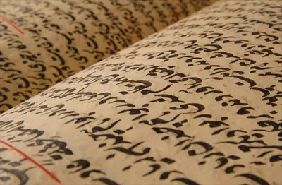 عکس کتاب قدیمی با خط عربی: بررسی نسخ خطی و متون تاریخی