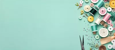 عکس مجموعه ای از لوازم خیاطی بر روی زمینه ای آبی با فناوری هوش مصنوعی