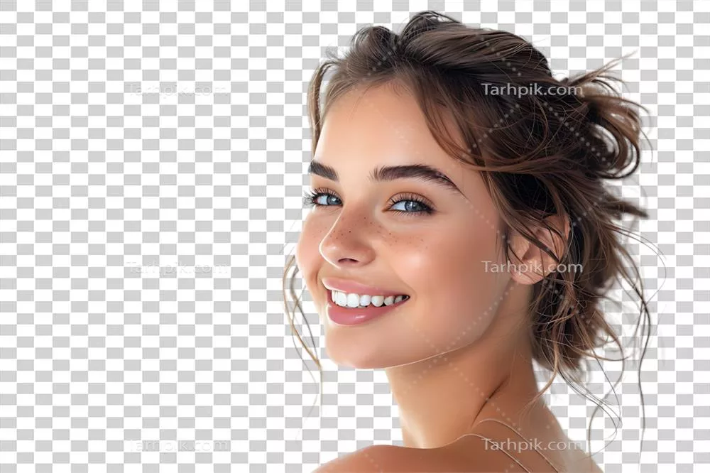 عکس دوربری پرتره ای از یک خانم خوشحال و زیبا با لبخند دلنشین در پس زمینه شفاف