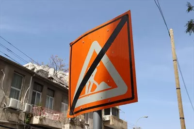 عکس علائم راهنمایی و رانندگی و تابلوهای هدایت مسیر در جاده های اسرائیل