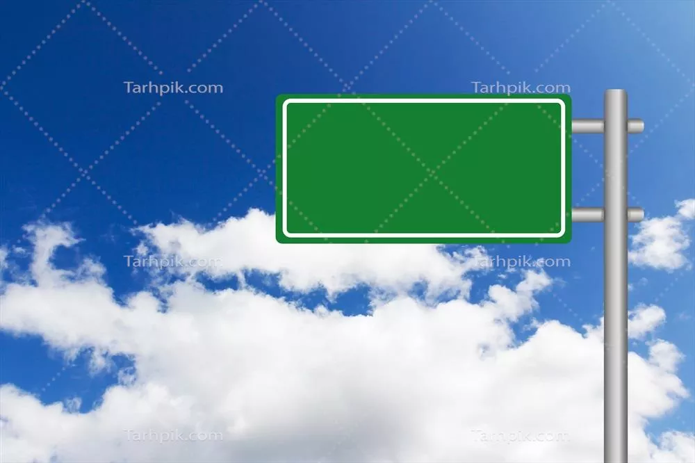 عکس تابلوی راهنمای سبز رنگ در جاده با طراحی زیبا و جذاب