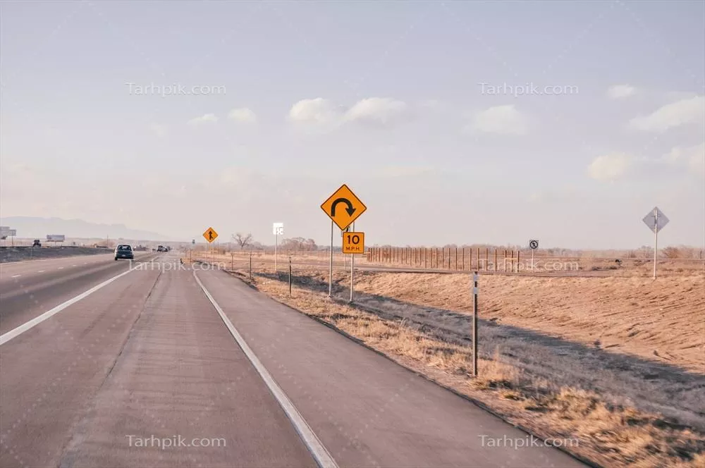 عکس بررسی علائم راهنمایی و رانندگی و تأثیر آن ها بر ایمنی جاده ها