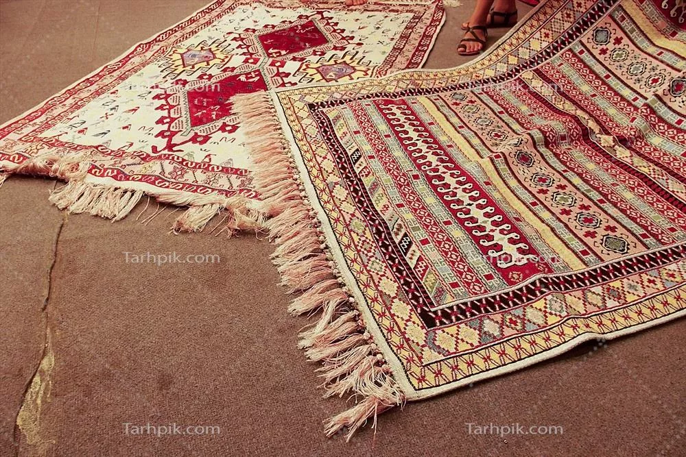 عکس پس زمینه ای جذاب با فرش های دستباف ترکی در نمای نزدیک