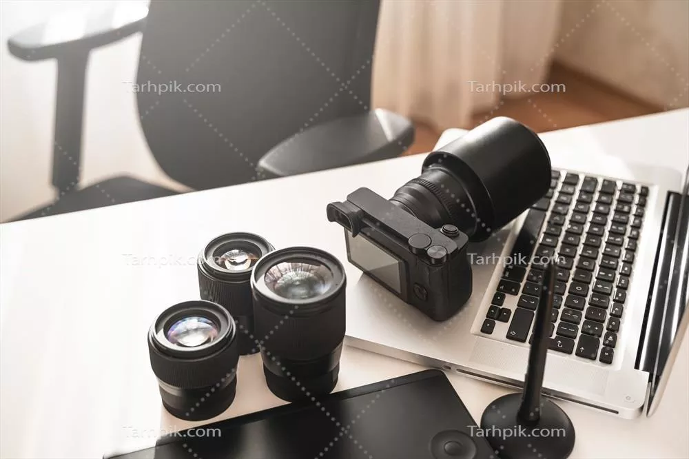 عکس محیط کار با تجهیزات مدرن و دوربین های بدون آینه برای عکاسی