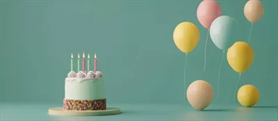 عکس کیک تولد زیبا با شمع ها و بادکنک های رنگارنگ برای جشن تولد