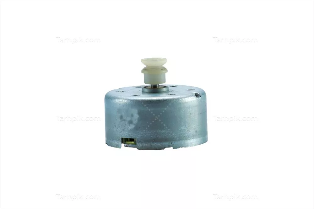 عکس موتور الکتریکی با طراحی مدرن و کارایی بالا در پس زمینه سفید