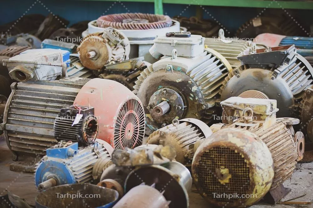 عکس موتورهای الکتریکی قدیمی از ماشین های صنعتی: بررسی و تحلیل اجزای جداشده