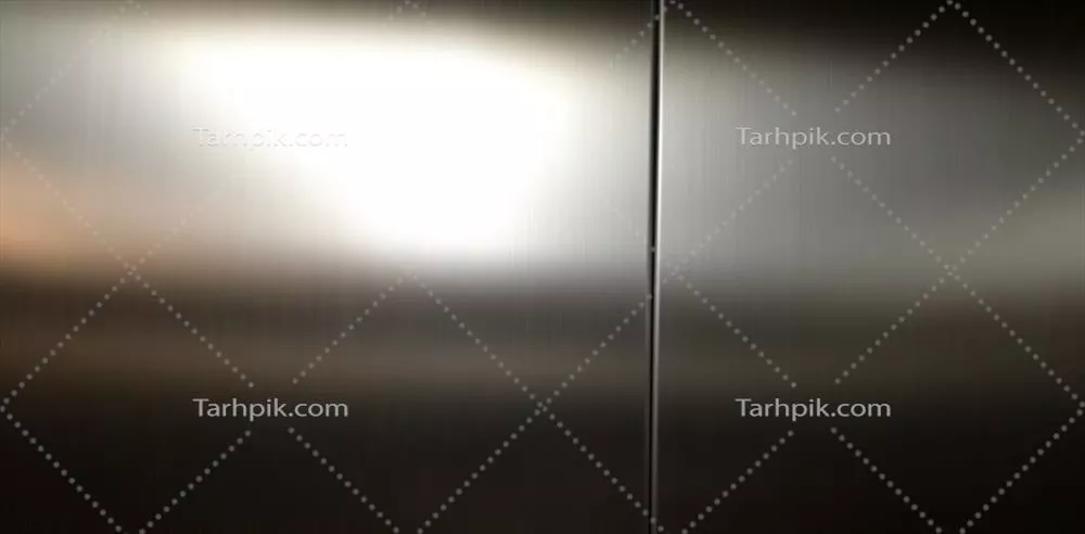 عکس صفحه بزرگ استیل ضد زنگ با نور ملایم در داخل آسانسور مسافری