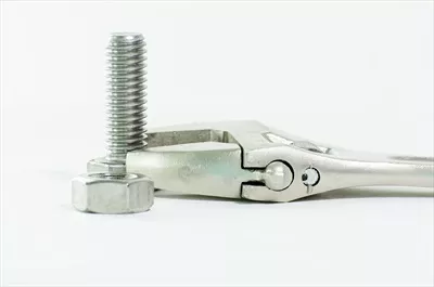 عکس ابزارهای مکانیکی شامل آچار و پیچ و مهره های شش گوش