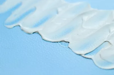 عکس تجربه ای دلپذیر از بافت کرم های مراقبتی و اسکراب های صورت