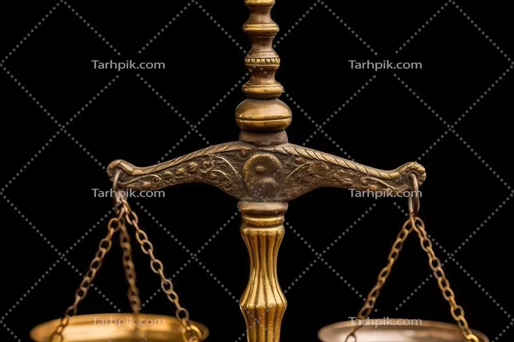 عکس تصویری نزدیک از ترازوی عدالت که نماد بی طرفی و تعادل در نظام حقوقی است