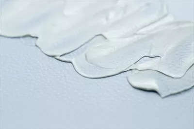 عکس تجربه لذت بخش استفاده از کرم اسکراب مراقبت از پوست