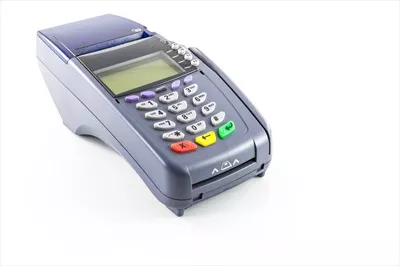 عکس دستگاه خواننده کارت اعتباری: ابزاری ضروری برای پرداخت های الکترونیکی