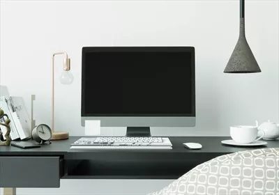 عکس اتاق کاری مدرن با کامپیوتر و دکوراسیون جذاب و کاربردی