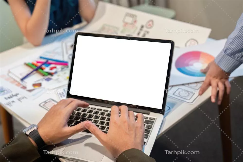 عکس طراحی وبسایت و برنامه های موبایل با خلاقیت و برنامه ریزی دقیق