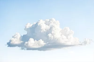 عکس تصویری از یک ابر بزرگ و زیبا در آسمان آبی و صاف