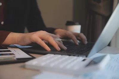 عکس فرآیند طراحی تجربه کاربری و رابط کاربری برای اپلیکیشن و وب سایت مدرن