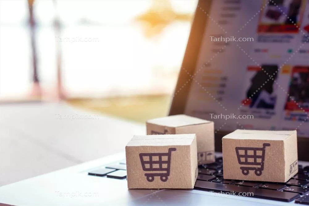 عکس خرید آنلاین: جعبه مقوایی و لوگوی سبد خرید بر روی کیبورد لپ تاپ