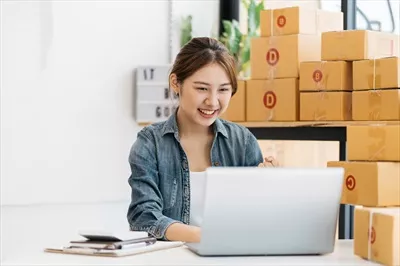 عکس مدیریت سفارشات آنلاین: راهکارهای یک کارآفرین جوان در دنیای دیجیتال