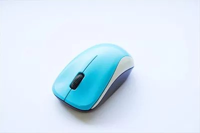 عکس موس بی‌سیم آبی روشن با طراحی مدرن و جذاب