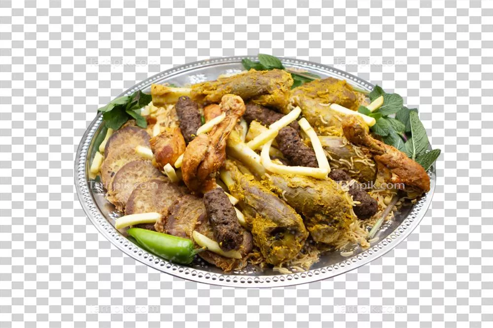 ته دیگ برنج پلویی با کباب ها بر روی پس زمینه شفاف