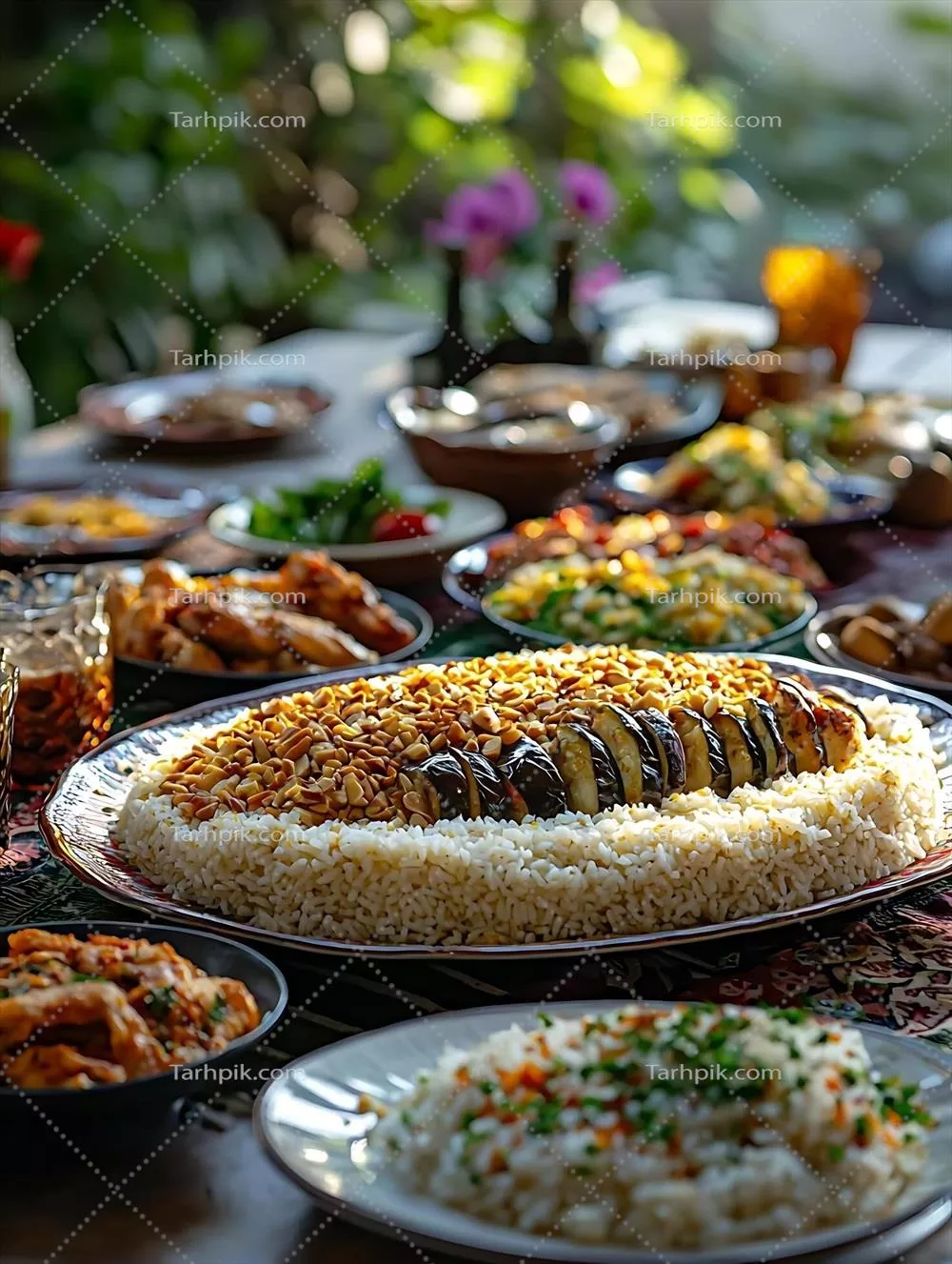 مهمانی مجلل خاورمیانهای برای یک جمع شیرینی در فضای باز