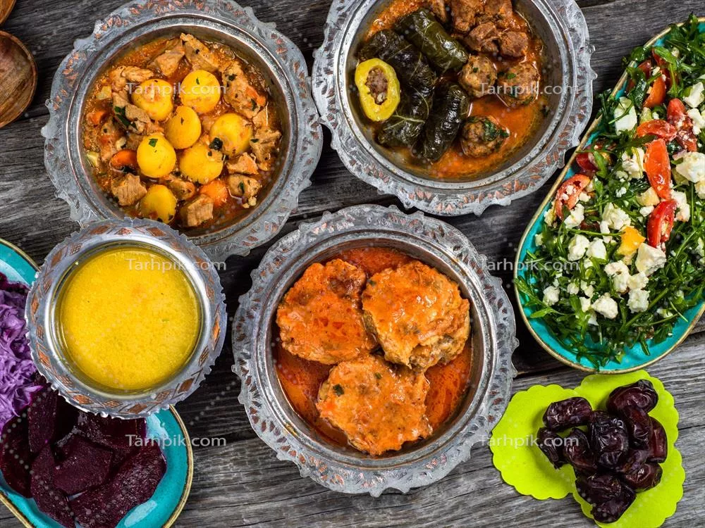 عید مبارک: سفره افطار سنتی رمضان با غذاهای لذیذ و متنوع