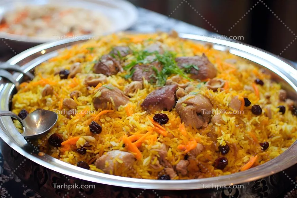 پلو رایانه‌ای: غذای ملی ازبکستان بر روی میز رستوران