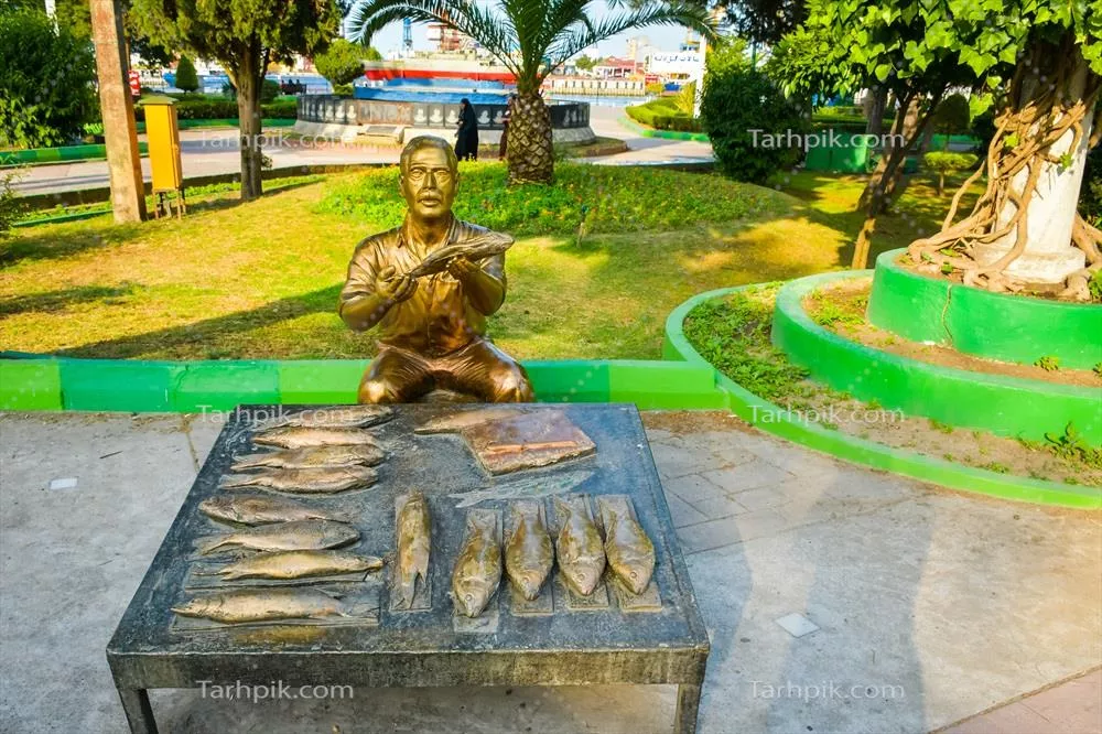مجسمه ماهیگیران در بندر انزلی، 10 ژوئن 2022 - سنتهای ماهیگیری در ایران